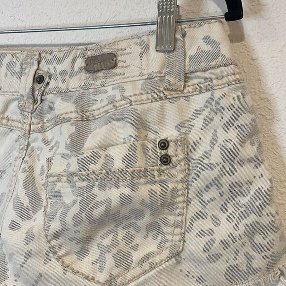 1st Kiss Womens Short Size 7 Button Pockets Unhem - Picture 5 of 10